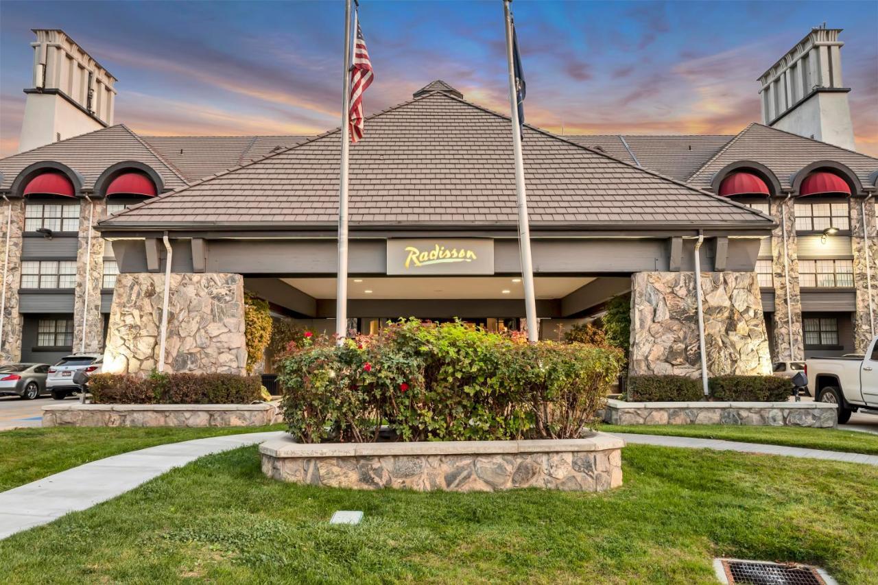 Radisson Hotel Salt Lake City Airport Екстериор снимка