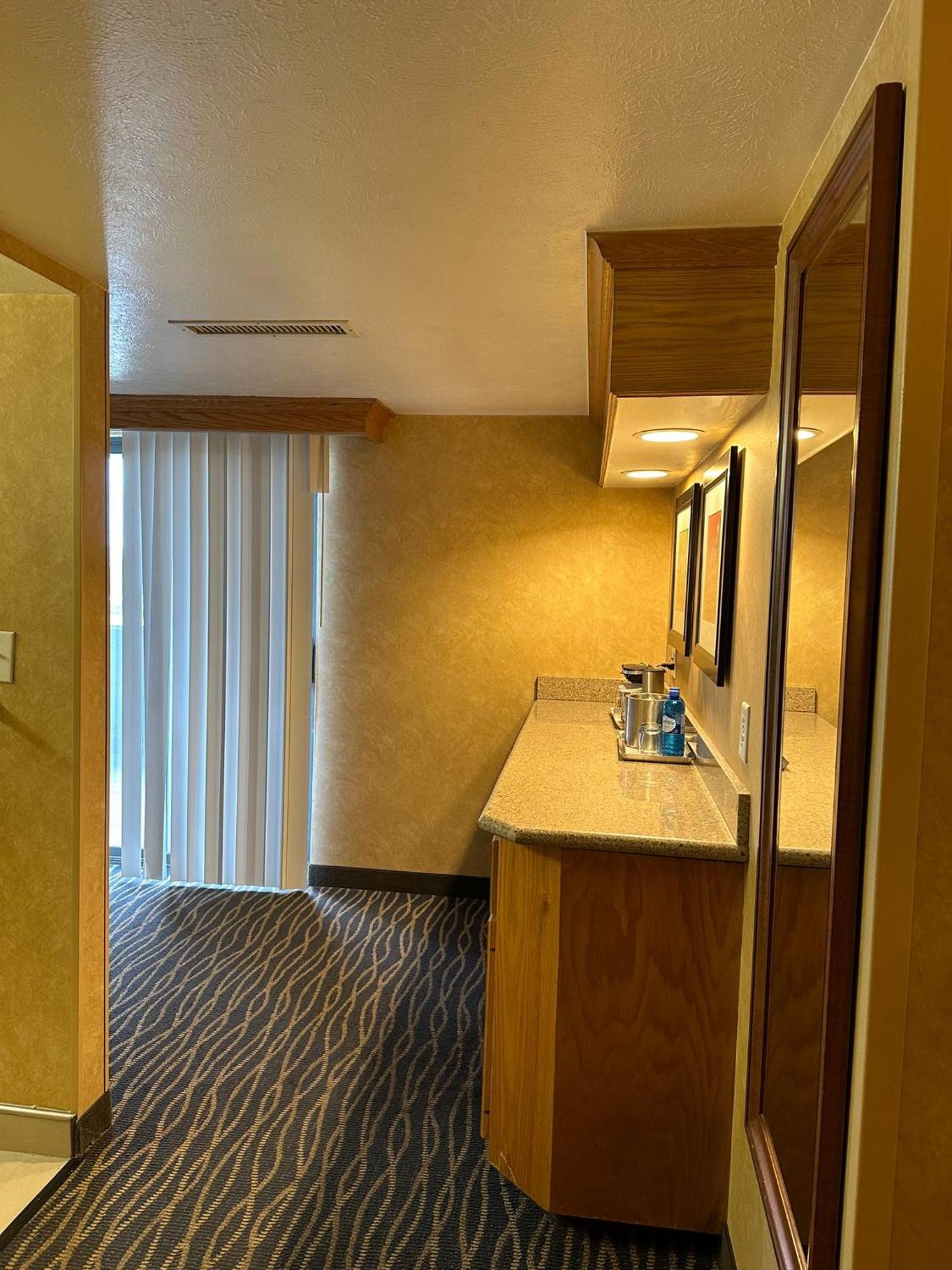 Radisson Hotel Salt Lake City Airport Екстериор снимка